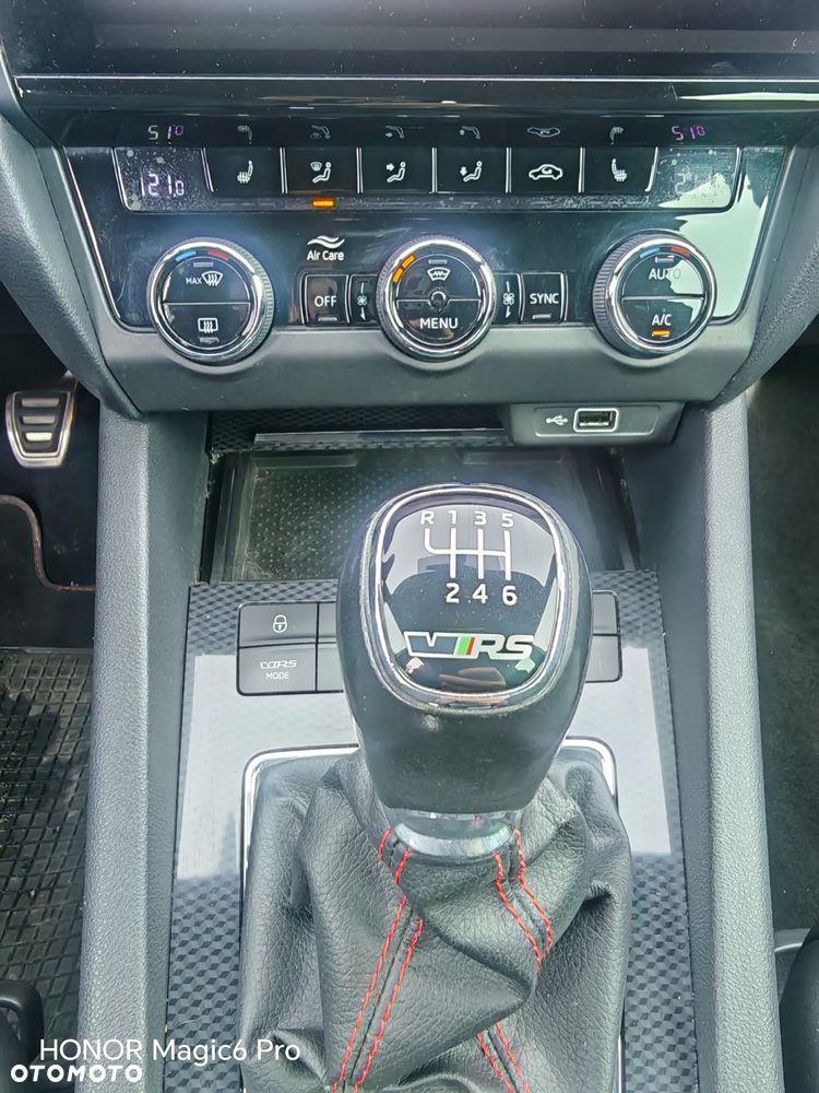 Skoda Octavia 2.0 TSI RS - 18