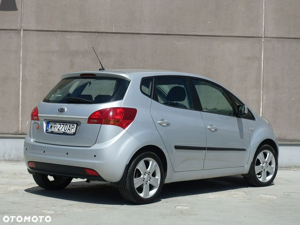 Kia Venga - 10