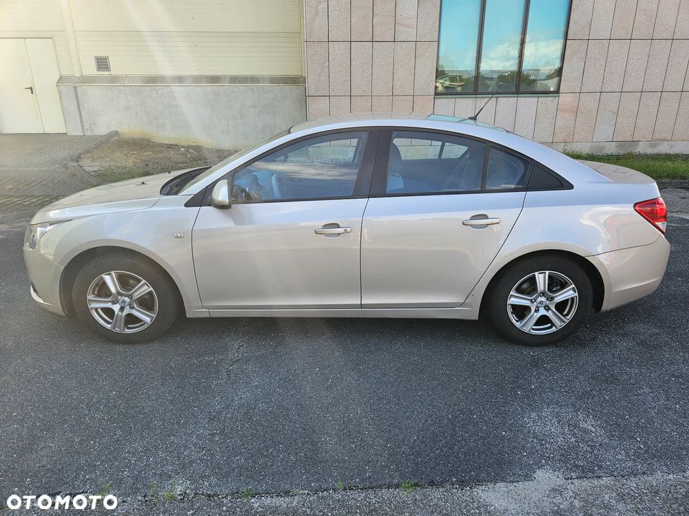 Chevrolet Cruze 1.6 LS - 8