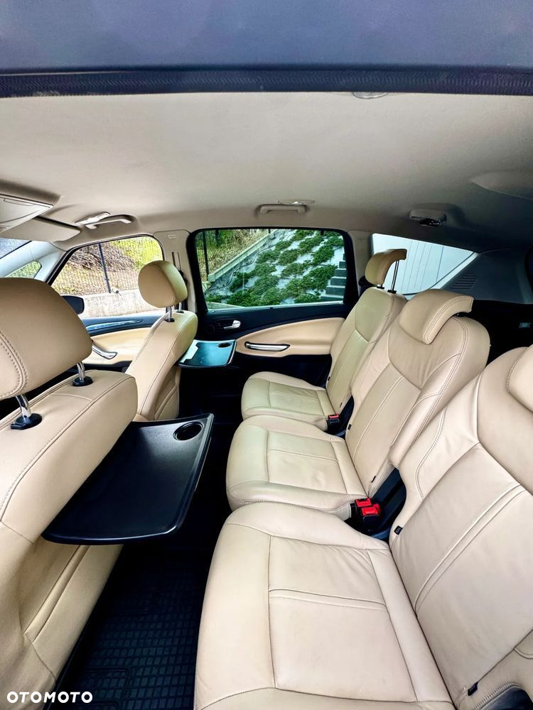 Ford S-Max - 10