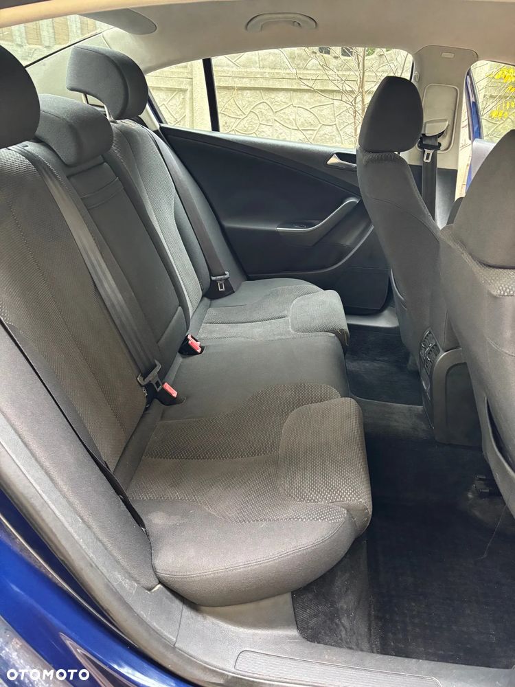 Volkswagen Passat 2.0 TDI Comfortline - 8