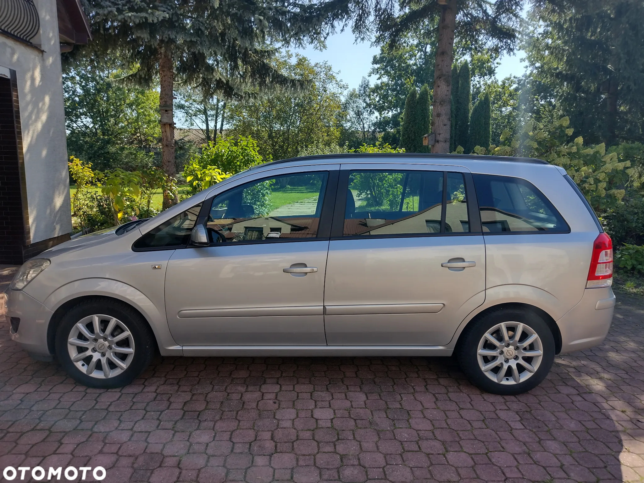 Opel Zafira 1.8 Family Plus - 2