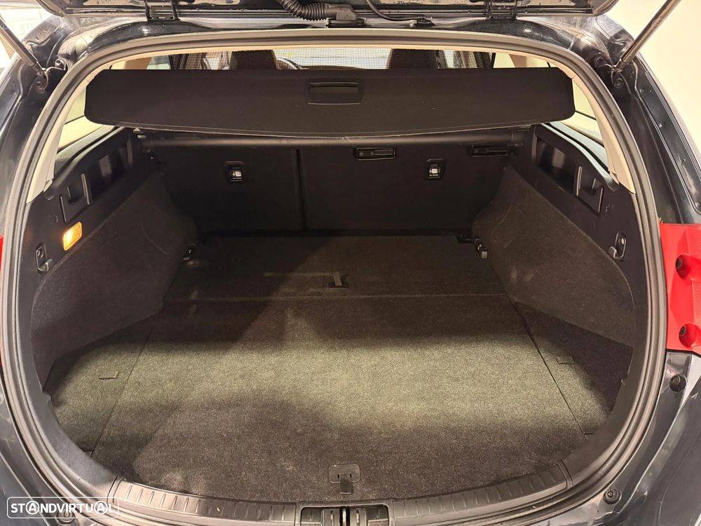 Toyota Auris Touring Sports 1.4 D-4D Com+P.Sport +Navi - 17