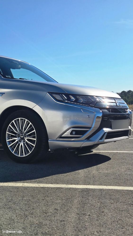 Mitsubishi Outlander - 2