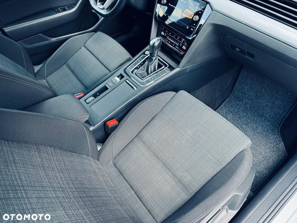 Volkswagen Passat - 16
