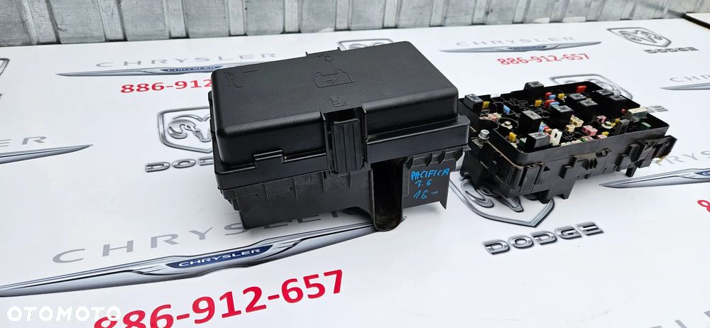 Chrysler Pacifica 2016- 3.6 V6 Kompletna skrzynka bezpieczników Bezpieczniki Puszka P68233193AD 68233193AD - 3