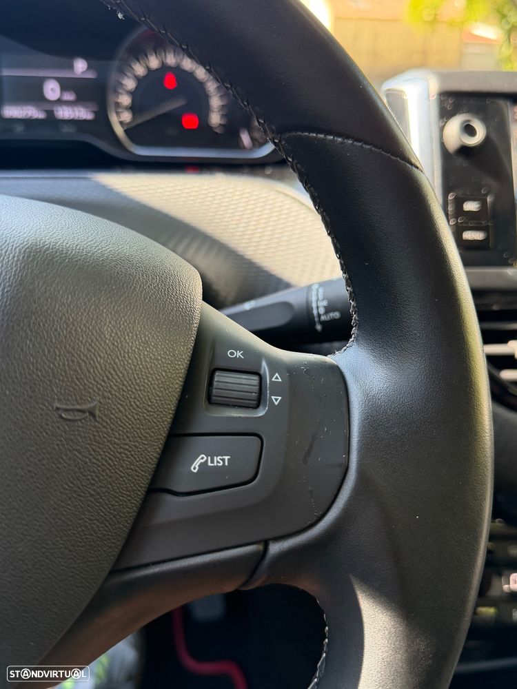 Peugeot 208 1.2 PureTech Allure EAT6 - 9