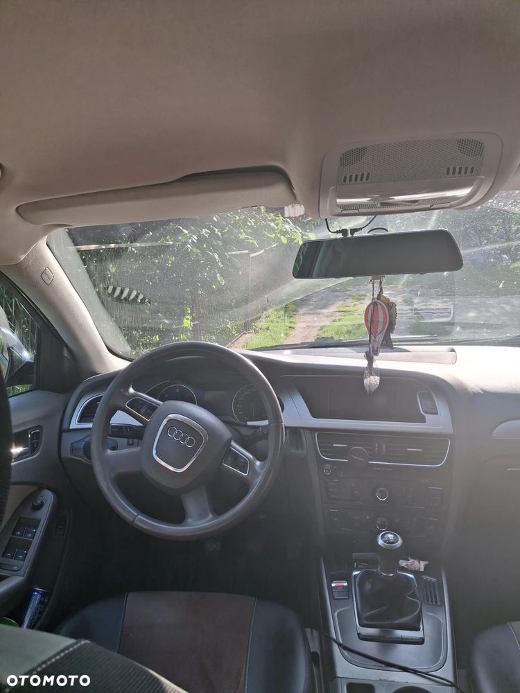 Audi A4 Limousine - 8