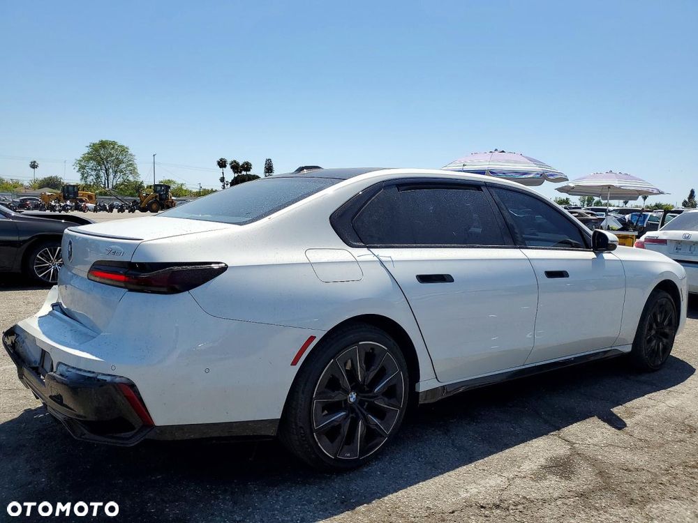 BMW Seria 7 740i - 4