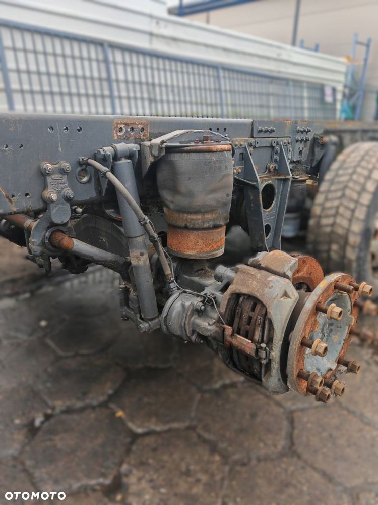 OŚ TYLNA SKRĘTNA CIĘTA Z RAMĄ DAF CF 85 - 2