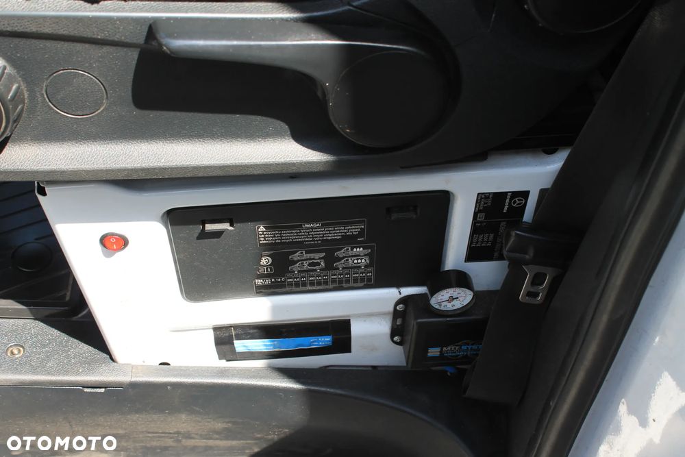 Mercedes-Benz Sprinter - 13