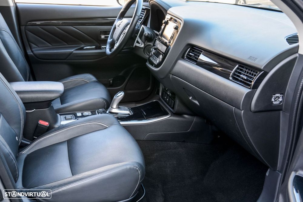 Mitsubishi Outlander 2.0 PHEV Intense - 12