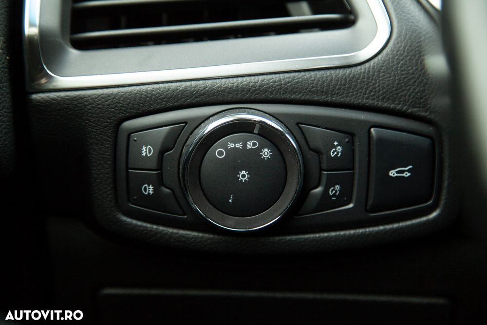 Ford Edge 2.0 TDCi Bi-Turbo 4x4 ST-LINE - 23