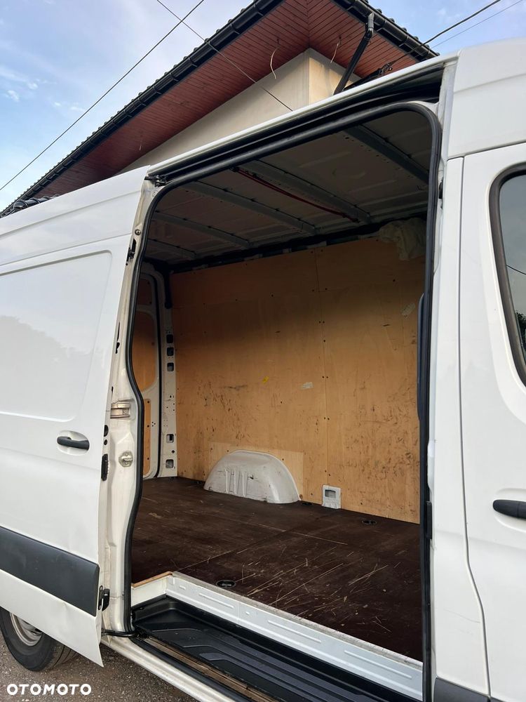 Mercedes-Benz Sprinter - 20