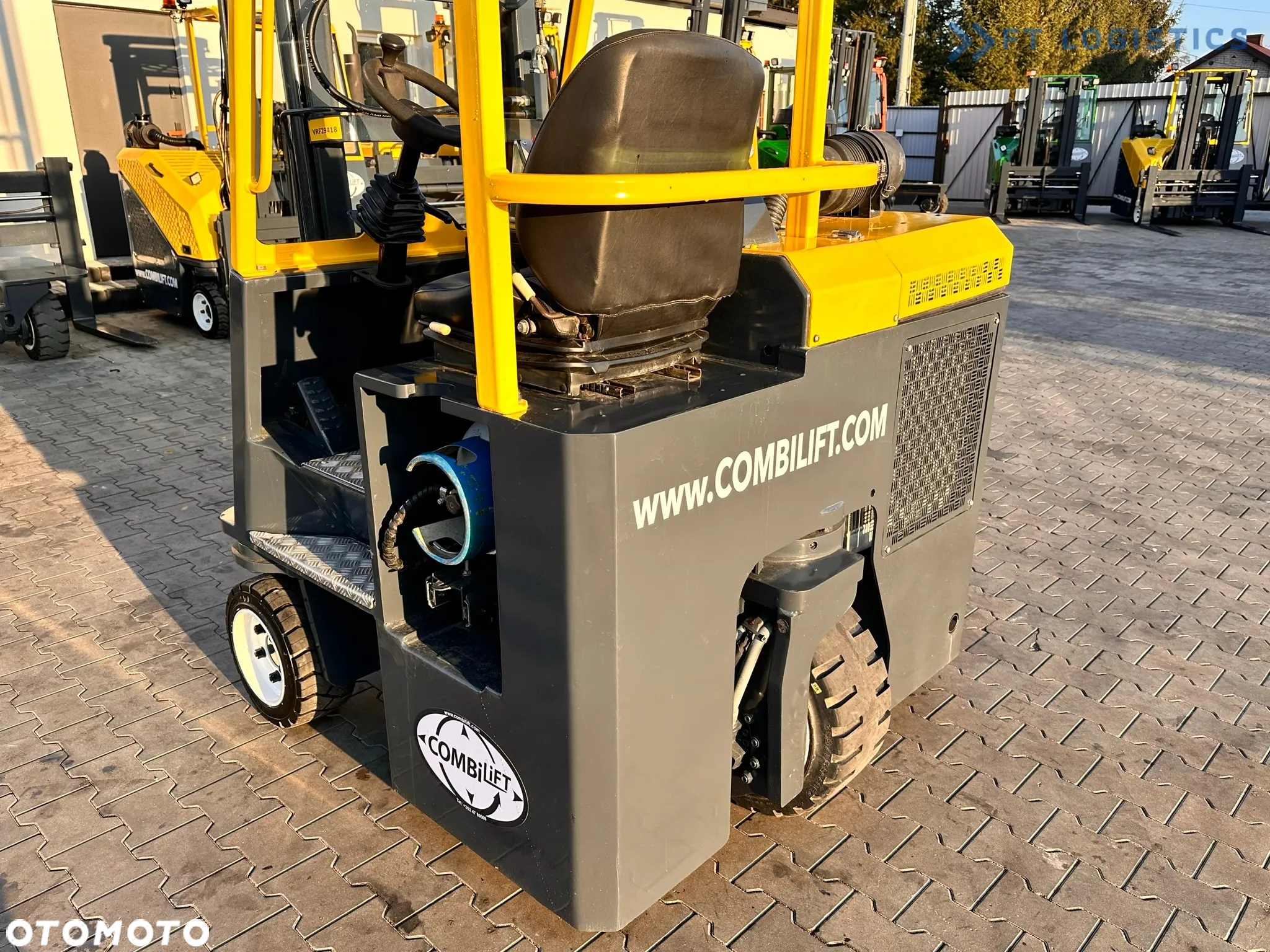 Combilift C3000CB / LPG / TRIPLEX - 4900MM / LPG / WOLNY SKOK / POZYCJONER / PRZESÓW WIDEŁ / JEDYNIE 7454 MTH / JAK NOWY - 20