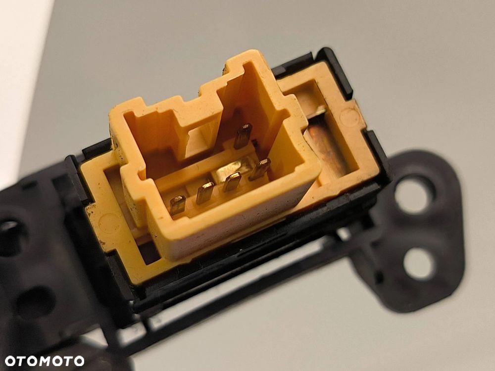 Przełączniki przyciski siedzeń lusterek blokada drzwi Mitsubishi Pajero 2008 SUV Diesel 147kW 3200cm³ - 17