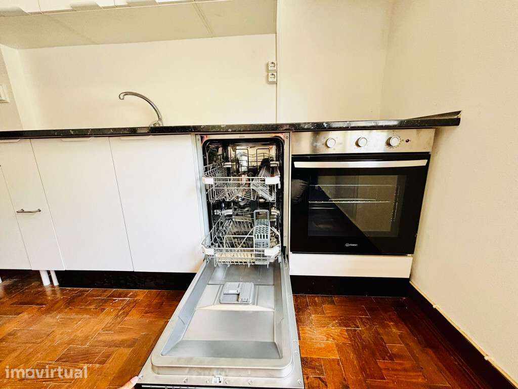 Apartamento T3 com garagem em zona de Oliveira do Hospital - Grande imagem: 4/17
