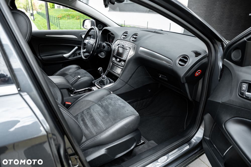 Ford Mondeo SW 2.5 Titanium - 23