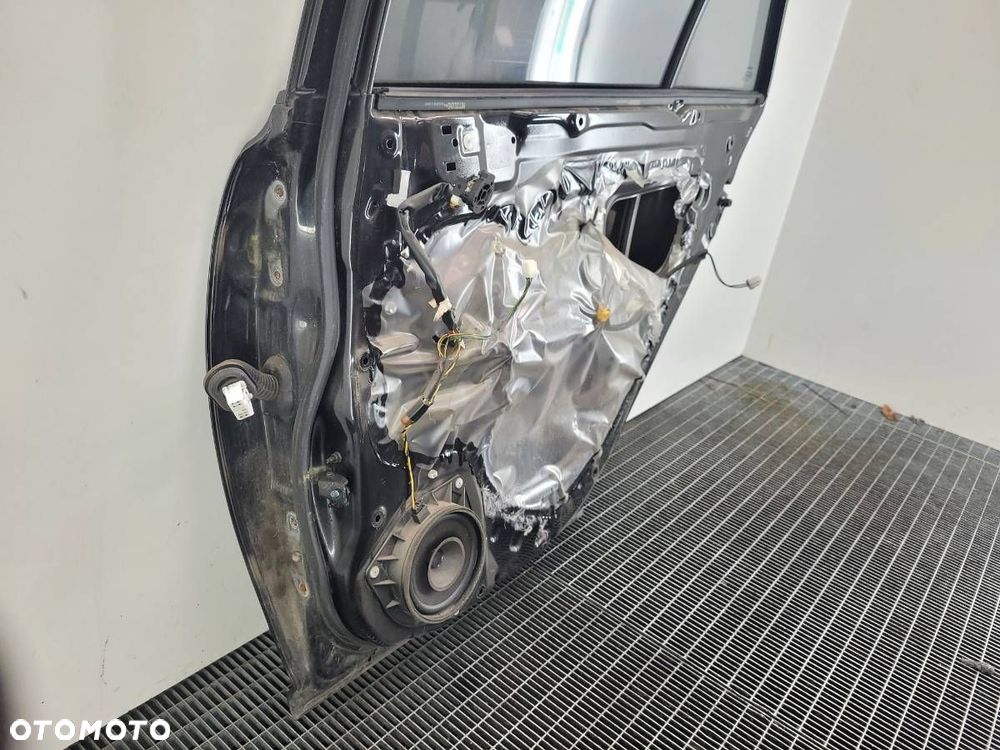 DRZWI TYŁ TYLNE PRAWE KOMPLETNE TOYOTA AVENSIS T25 KOMBI 209 - 14