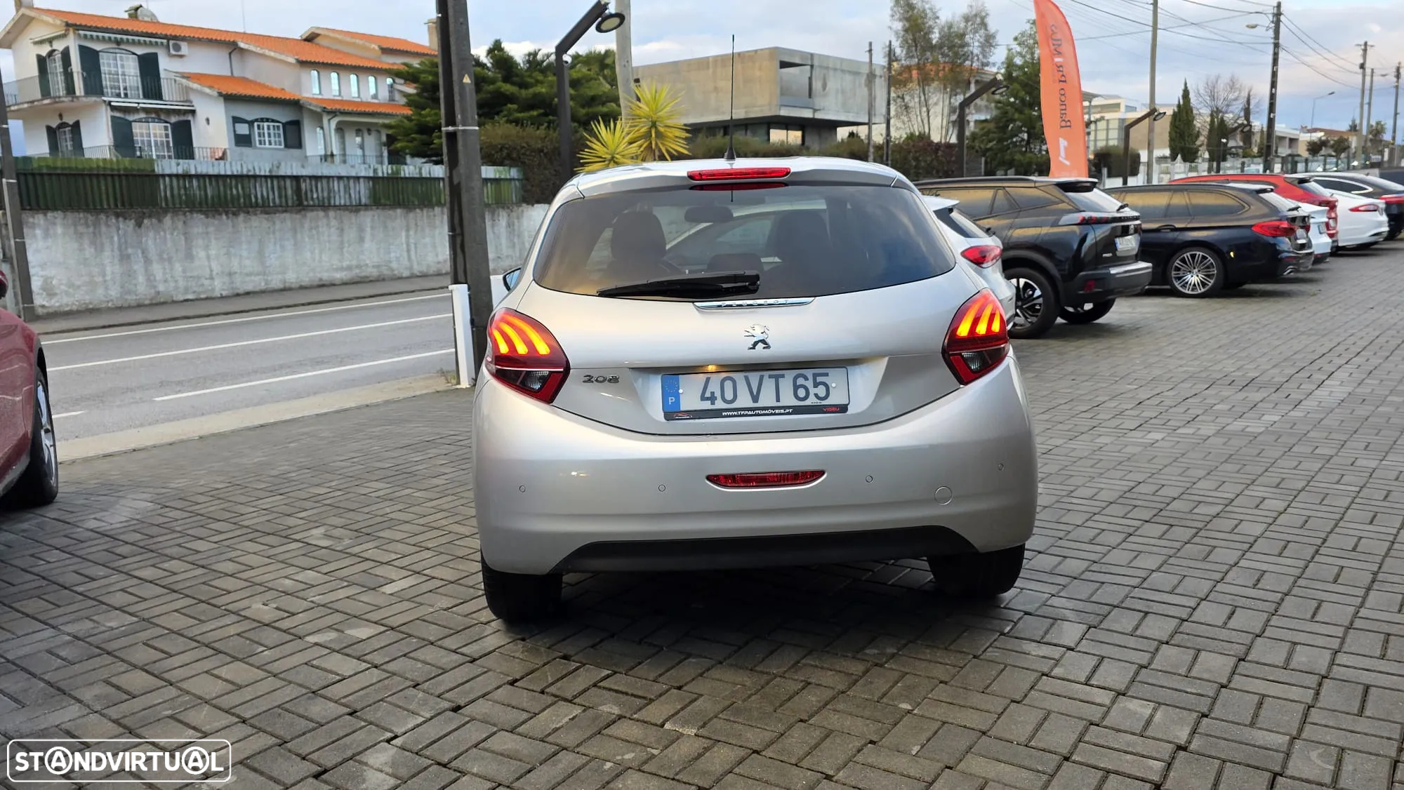 Peugeot 208 1.5 BlueHDi Signature - 14
