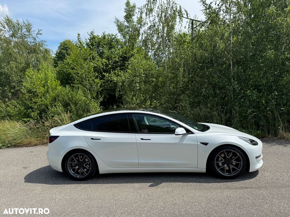 Tesla Model 3 - 11