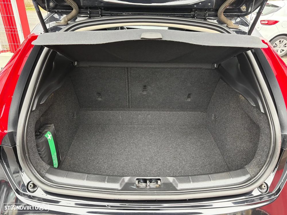 Volvo V40 Cross Country D2 Momentum - 58