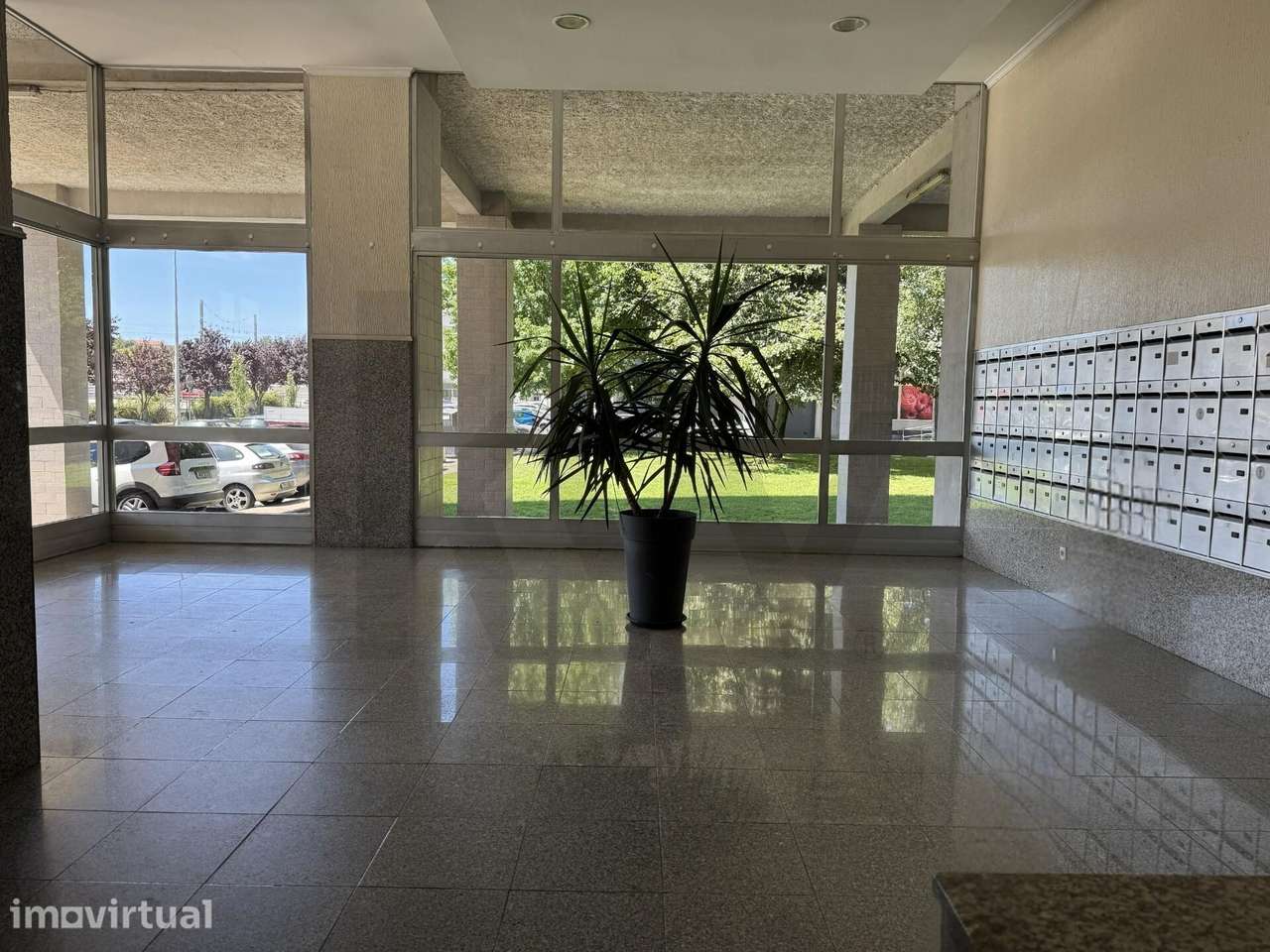 Apartamento T2 com varanda - Devesas - Grande imagem: 2/18