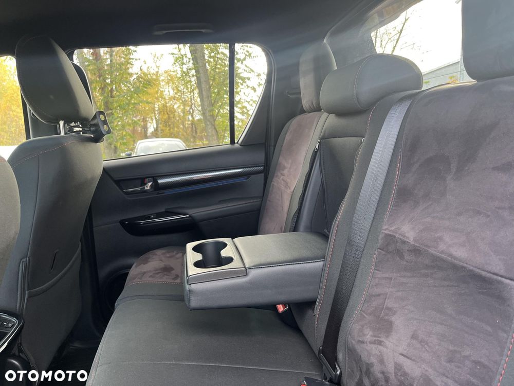 Toyota Hilux 2.8 D-4D Double Cab GR Sport 4x4 - 12