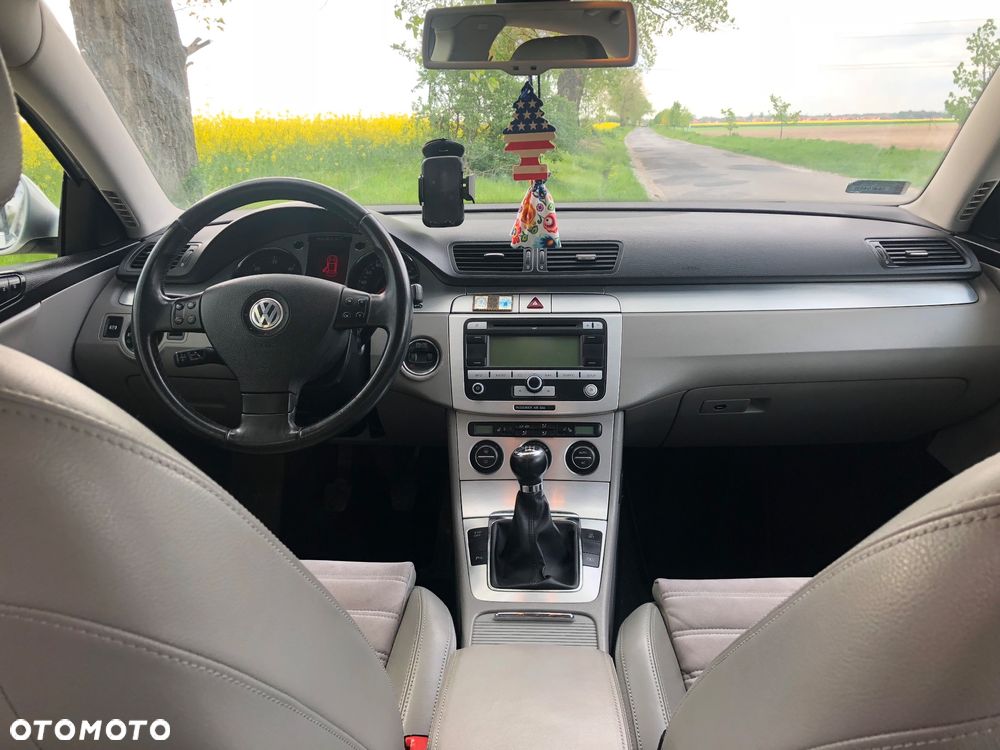 Volkswagen Passat 2.0 TDI DPF Highline - 4