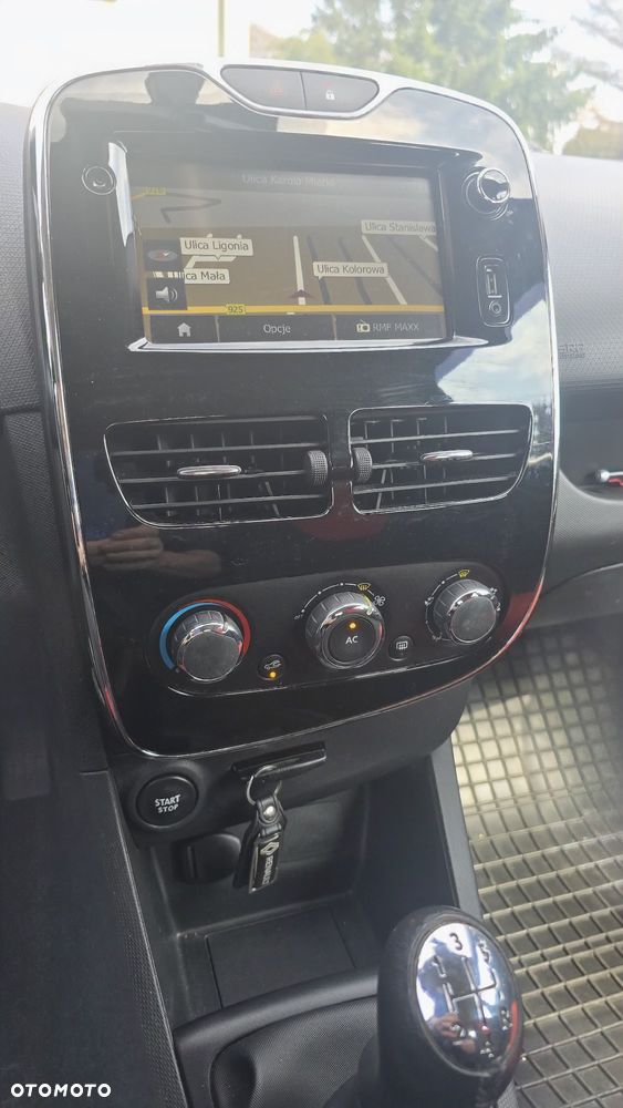 Renault Clio 1.2 16V 75 Experience - 11