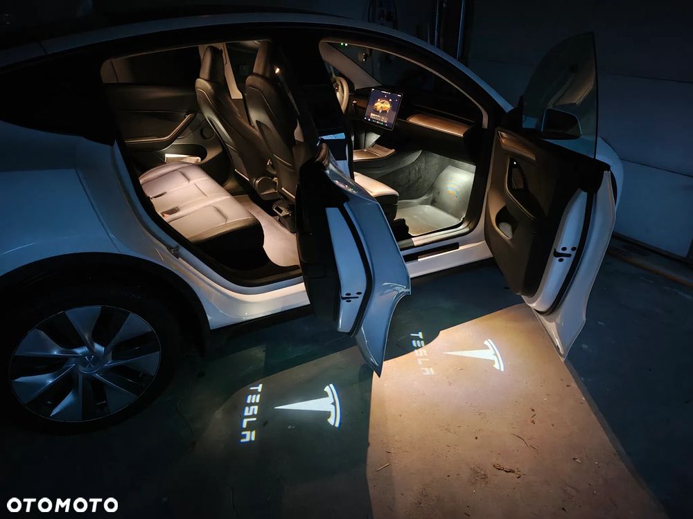 Tesla Y Long Range Dual Motor AWD - 8