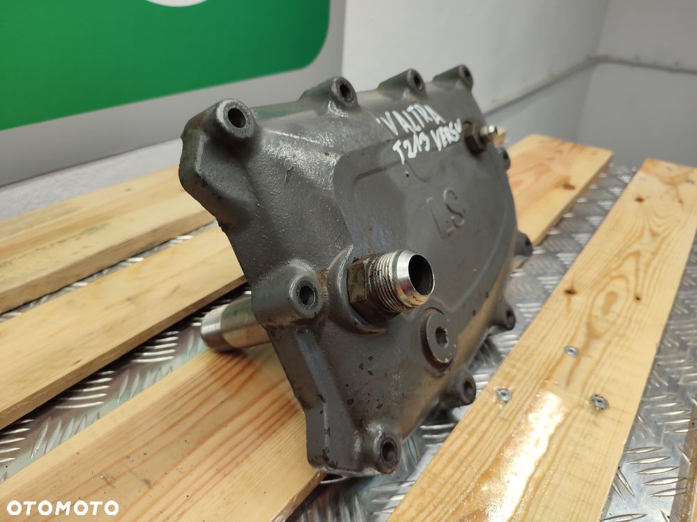 Pokrywa pompy Valtra T213 Versu - 7