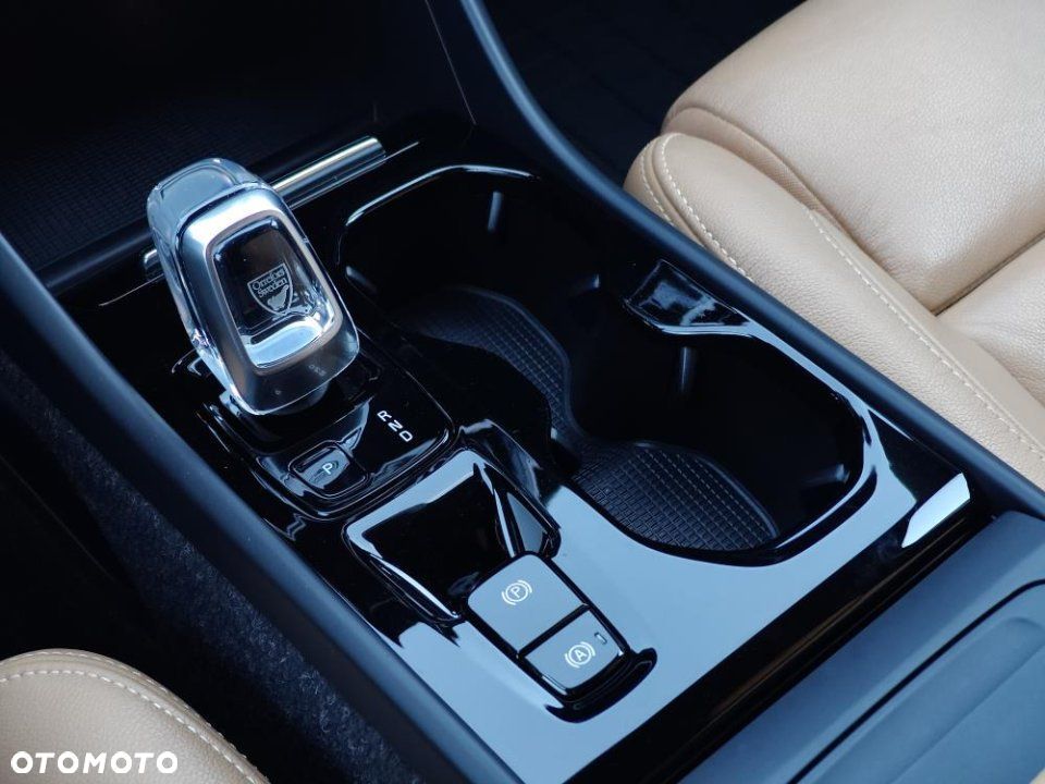 Volvo XC 40 - 35