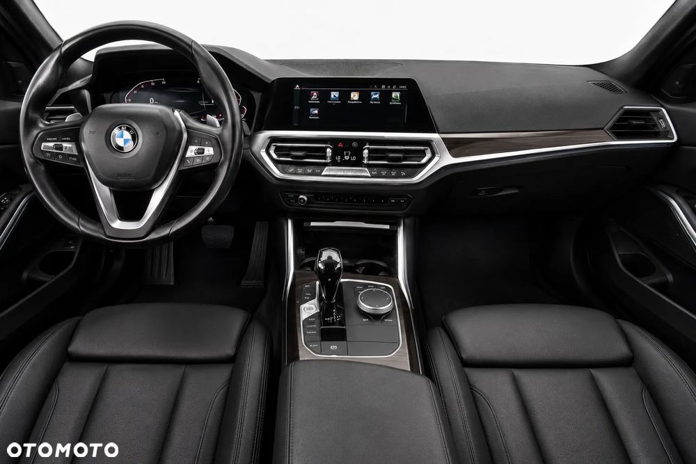 BMW Seria 3 330i - 9