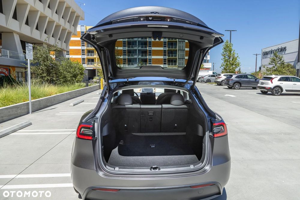 Tesla Model Y Long Range Dual Motor AWD - 16