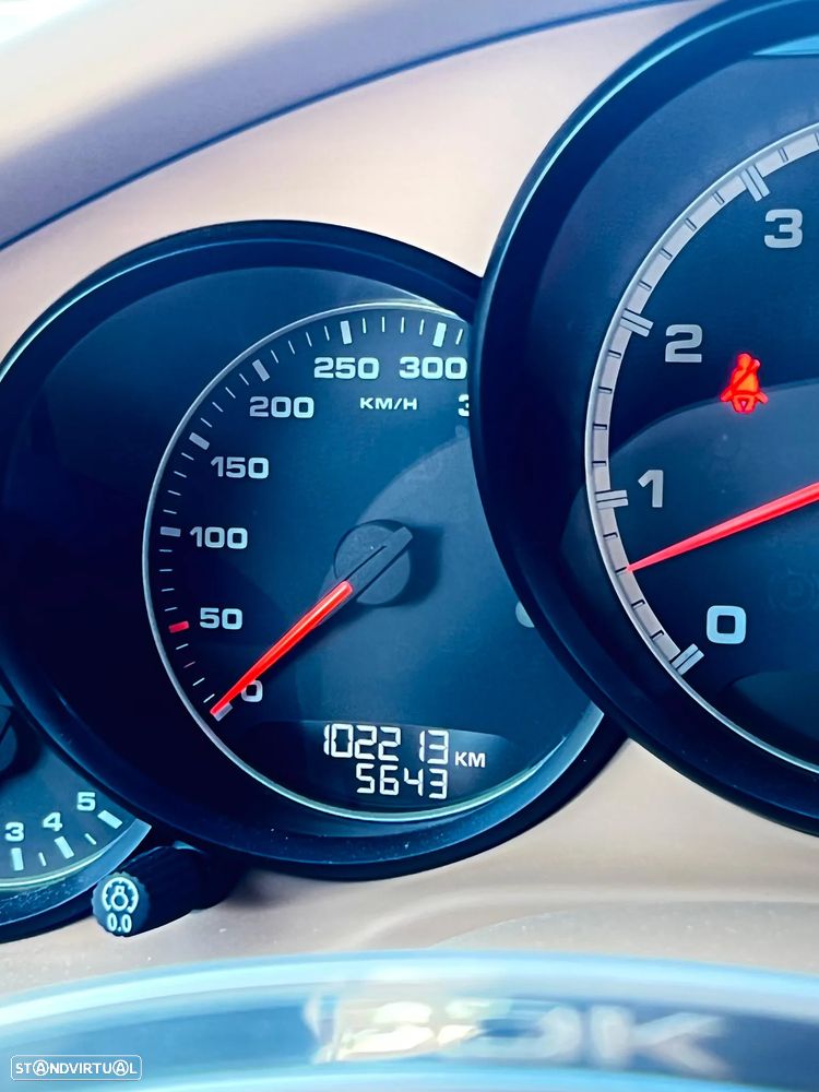 Porsche Panamera Turbo PDK - 13
