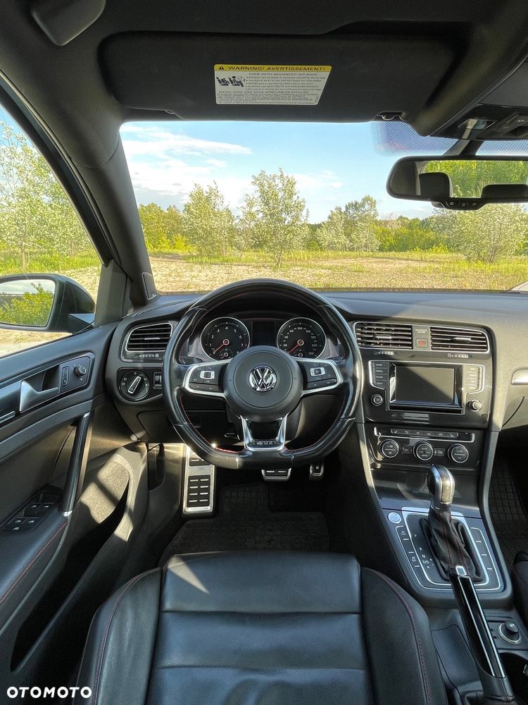 Volkswagen Golf - 6