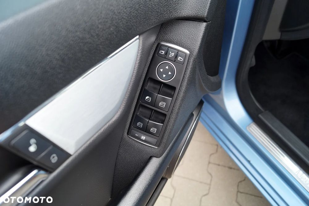 Mercedes-Benz Klasa C 180 CGI Automatik BlueEFFICIENCY Avantgarde - 27
