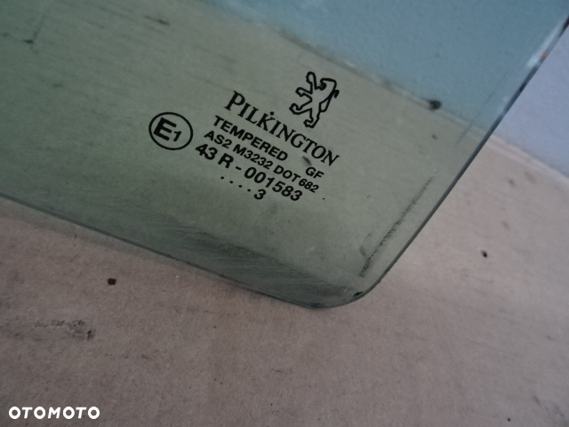 SZYBA DRZWI PRAWY TYŁ PEUGEOT 206 SW KOMBI NR681 - 2
