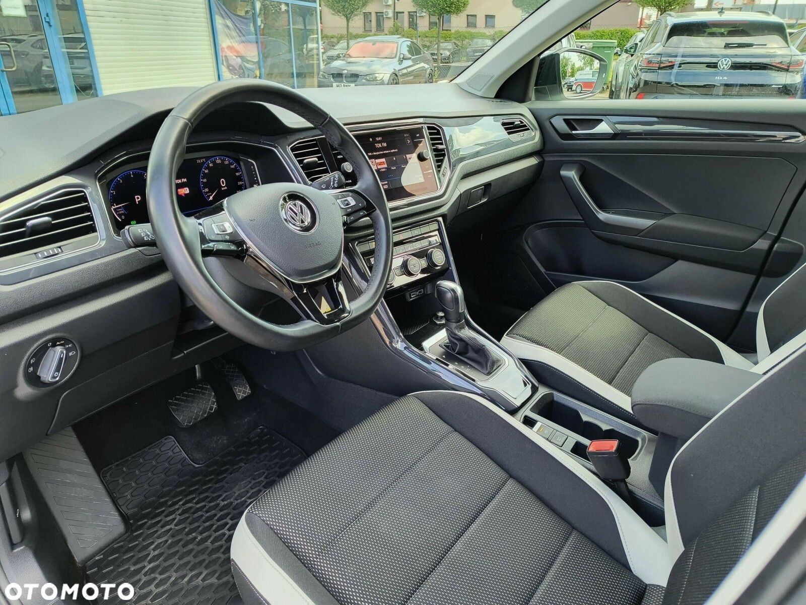 Volkswagen T-Roc - 12