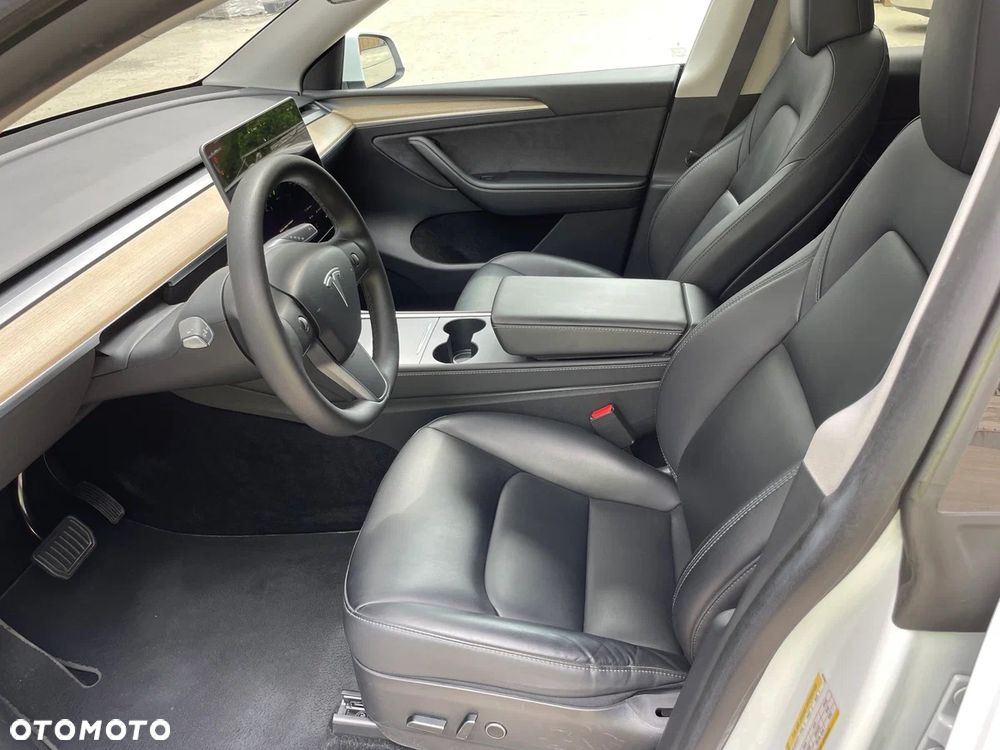 Tesla Model Y Long Range Dual Motor AWD - 10