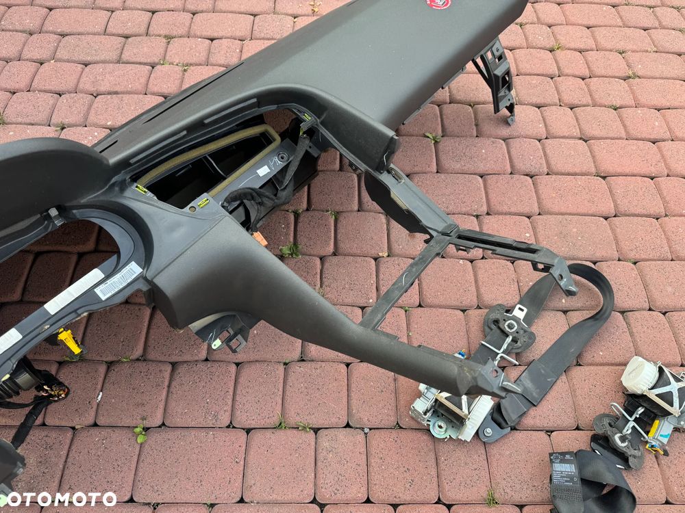 DESKA KONSOLA KOKPIT PODUSZKA PASY PEUGEOT 3008 I - 7