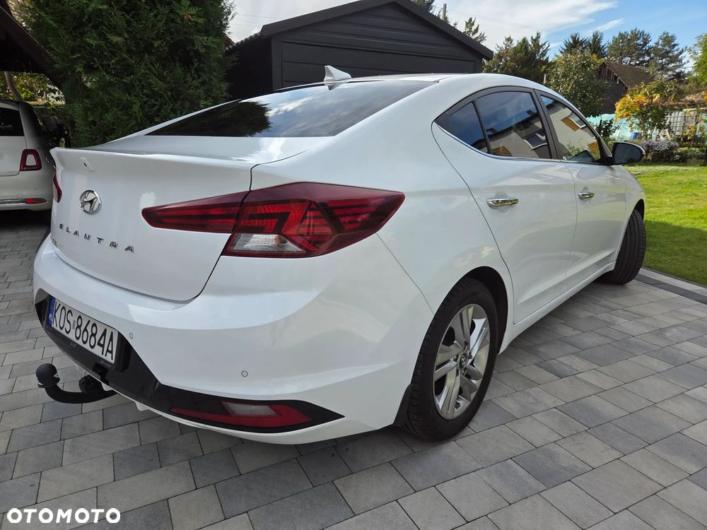 Hyundai Elantra - 9