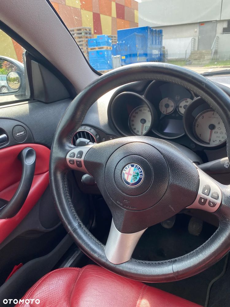 Alfa Romeo GT 1.9JTD 16V Distinctive - 6