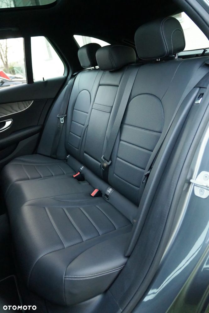 Mercedes-Benz Klasa C 300 9G-TRONIC AMG Line - 28