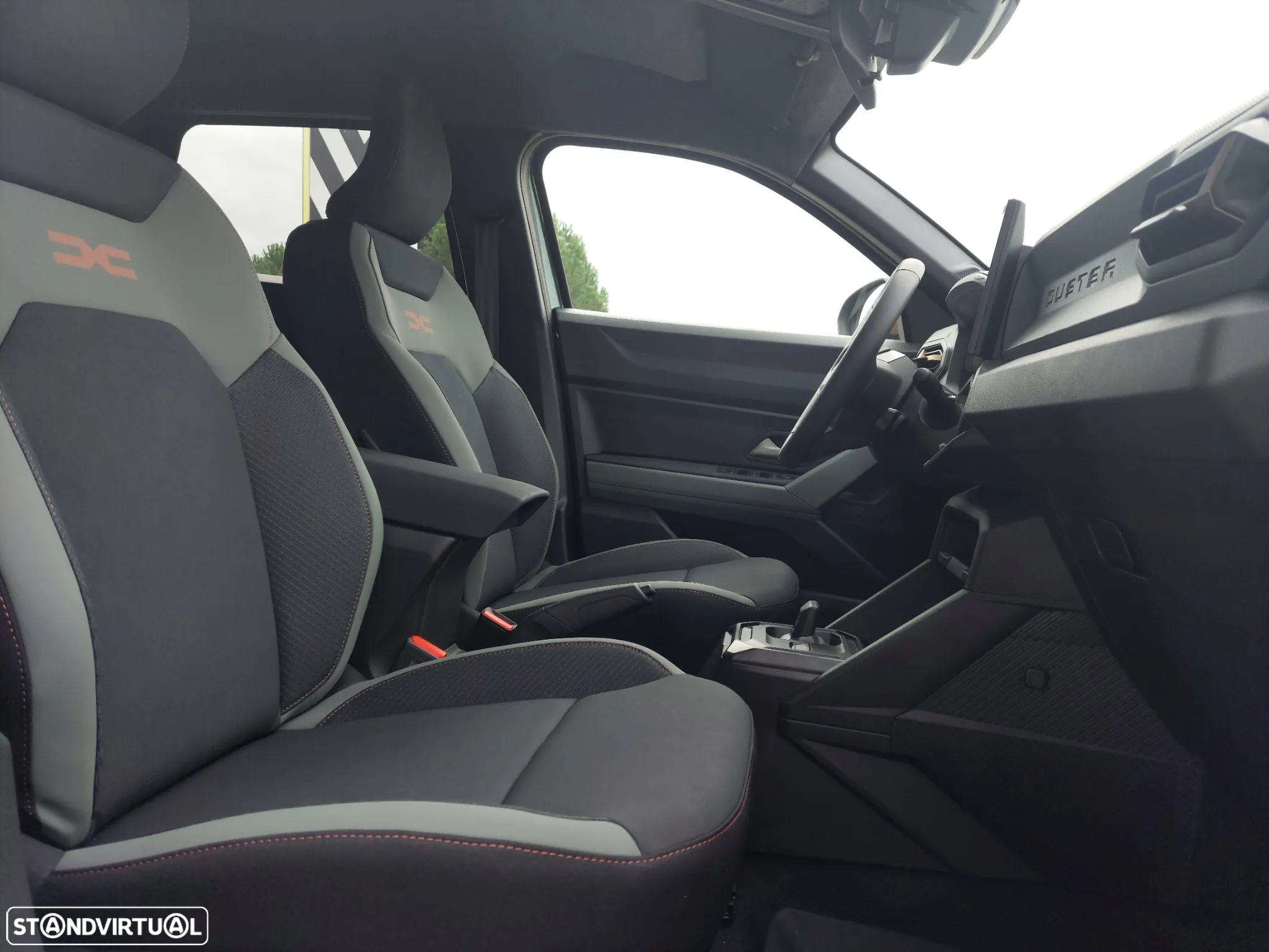 Dacia Duster 1.6 Hybrid Extreme - 11