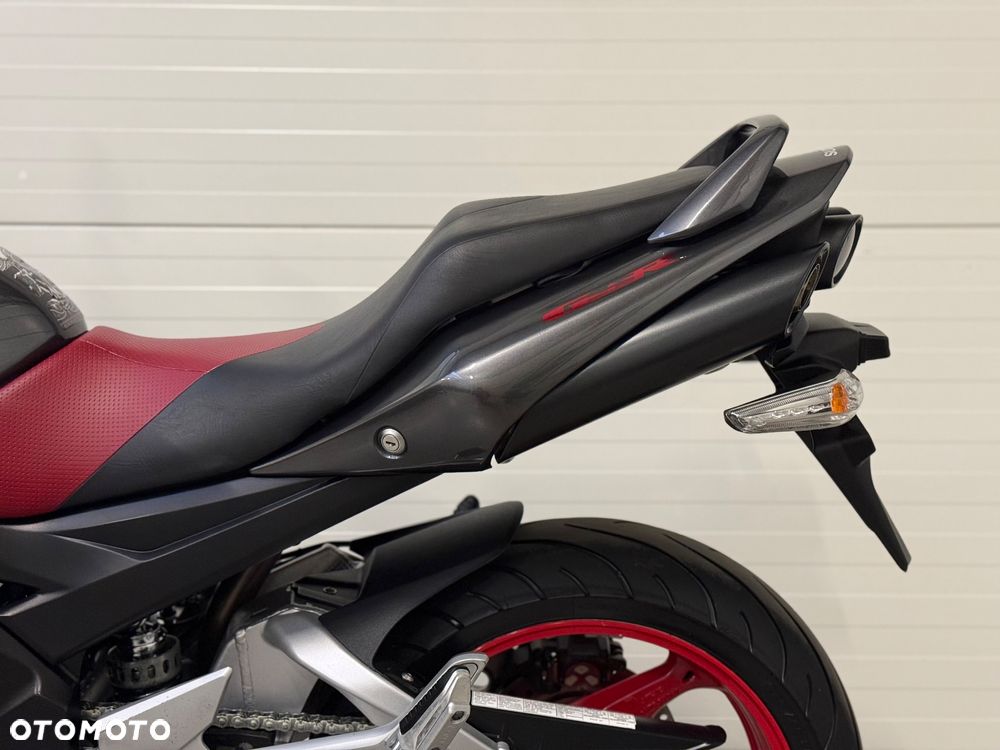 Suzuki GSR - 34