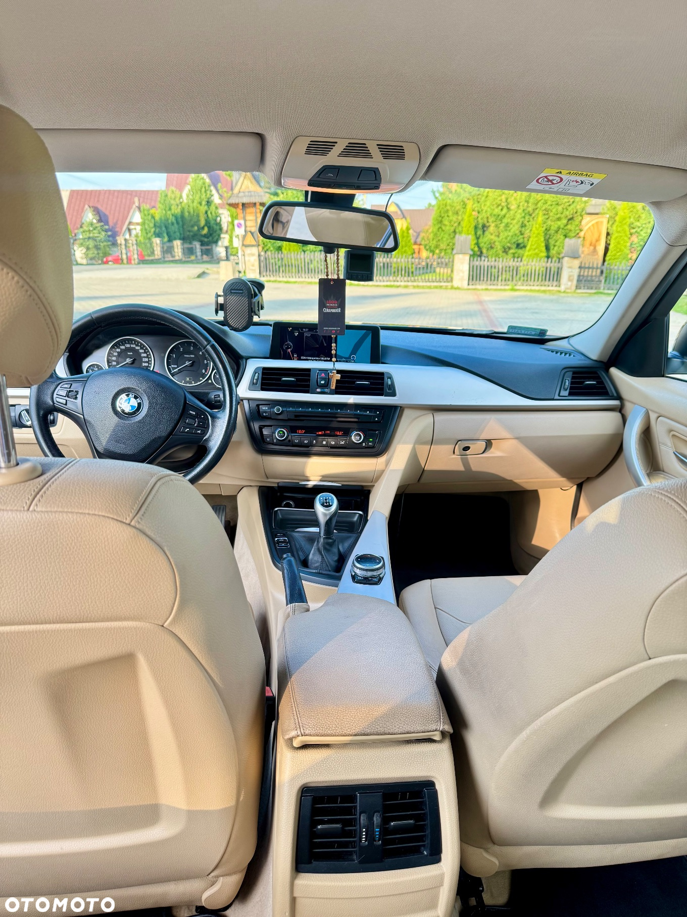 BMW Seria 3 318d xDrive - 14
