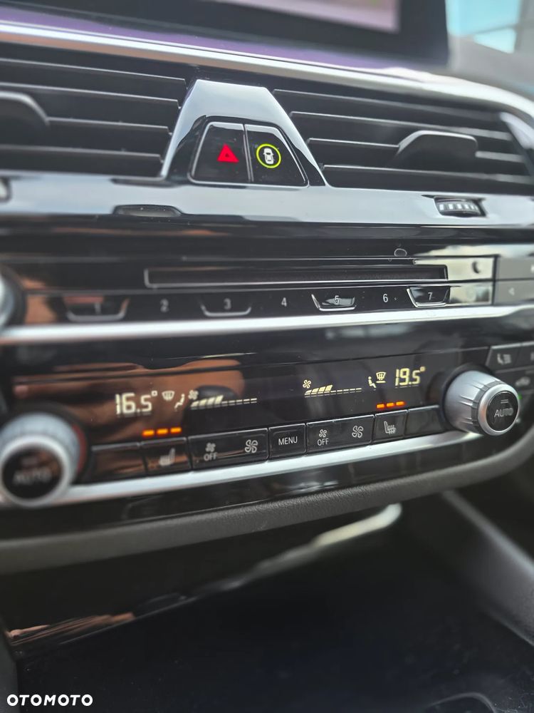 BMW Seria 5 530i xDrive Sport Line - 39