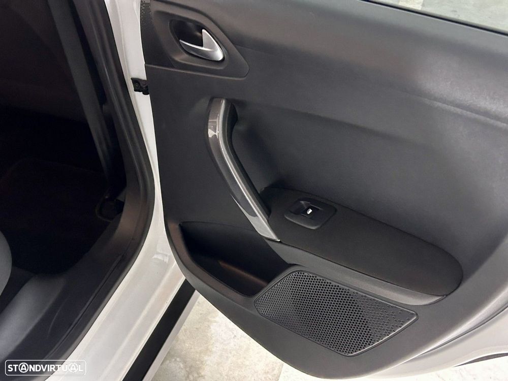 Peugeot 2008 1.2 PureTech Style - 36